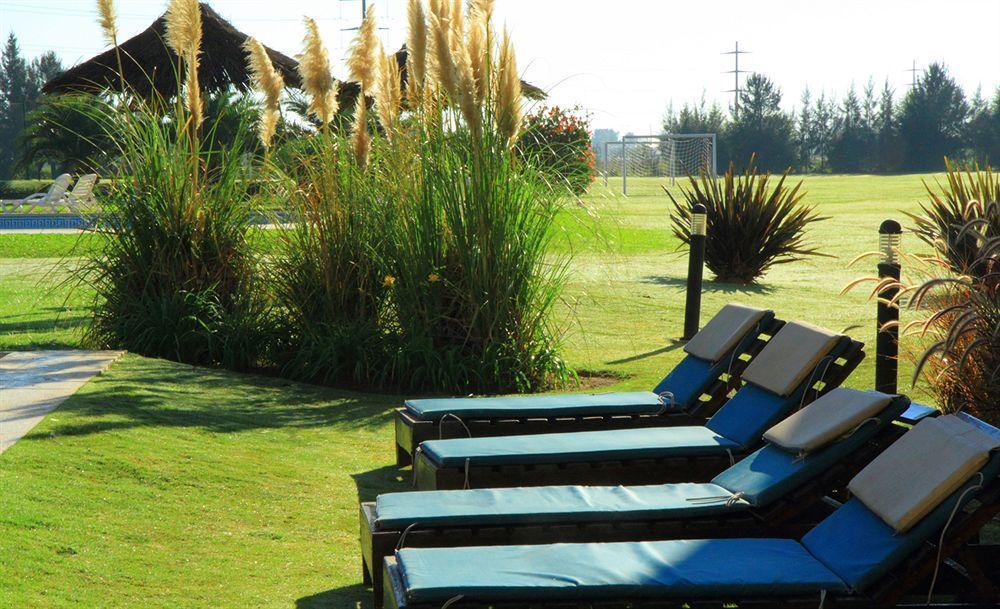 Hotel Wyndham Garden Campana Esterno foto