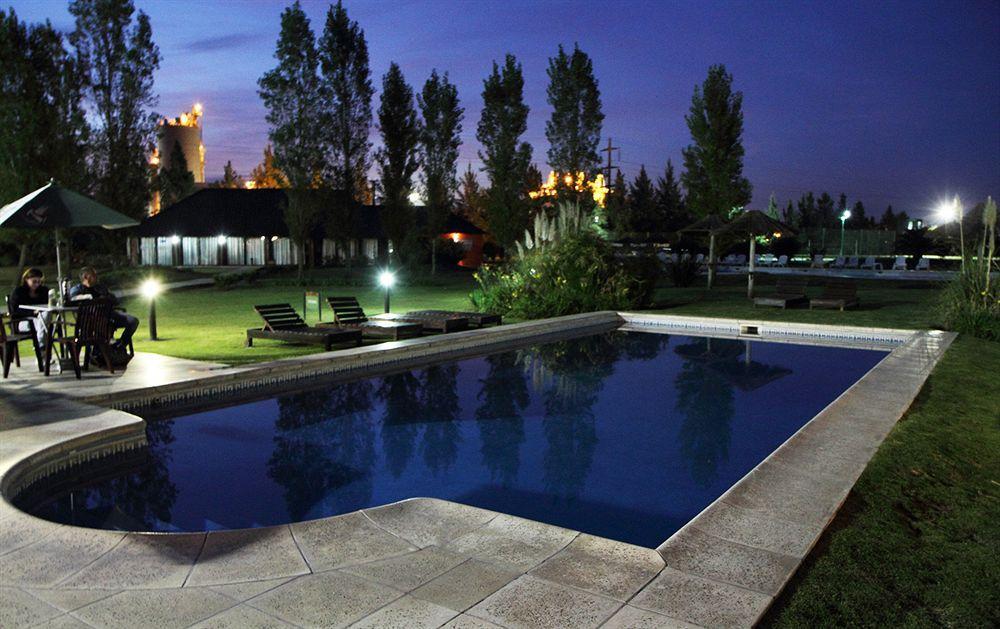 Hotel Wyndham Garden Campana Esterno foto