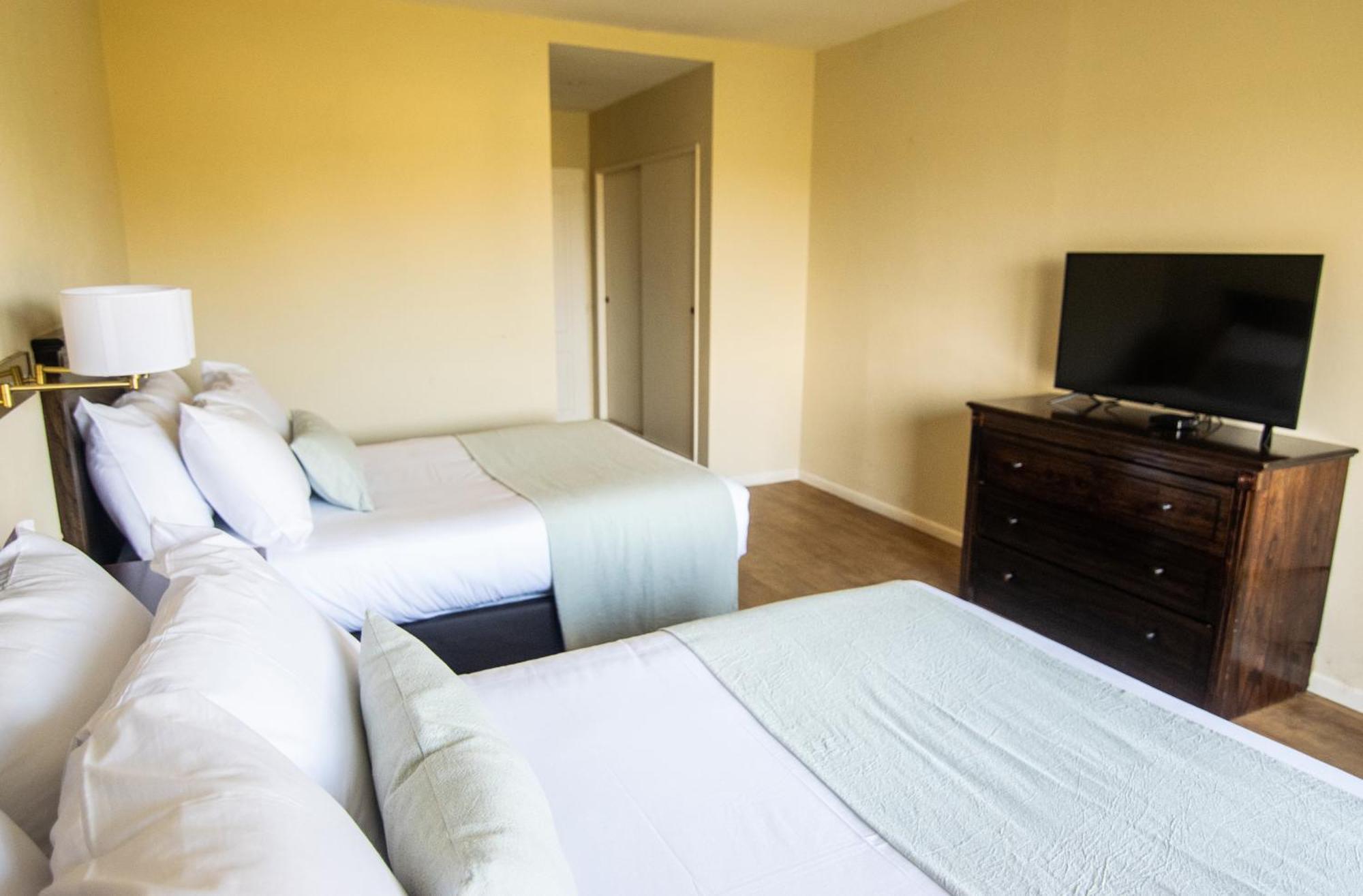 Hotel Wyndham Garden Campana Esterno foto