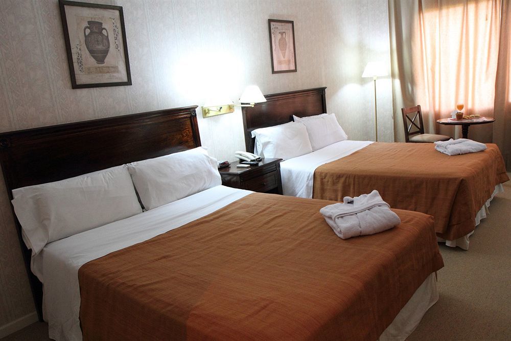 Hotel Wyndham Garden Campana Esterno foto