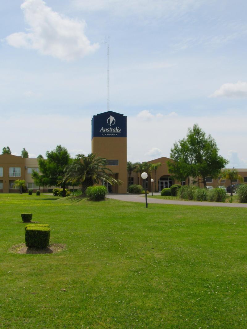 Hotel Wyndham Garden Campana Esterno foto