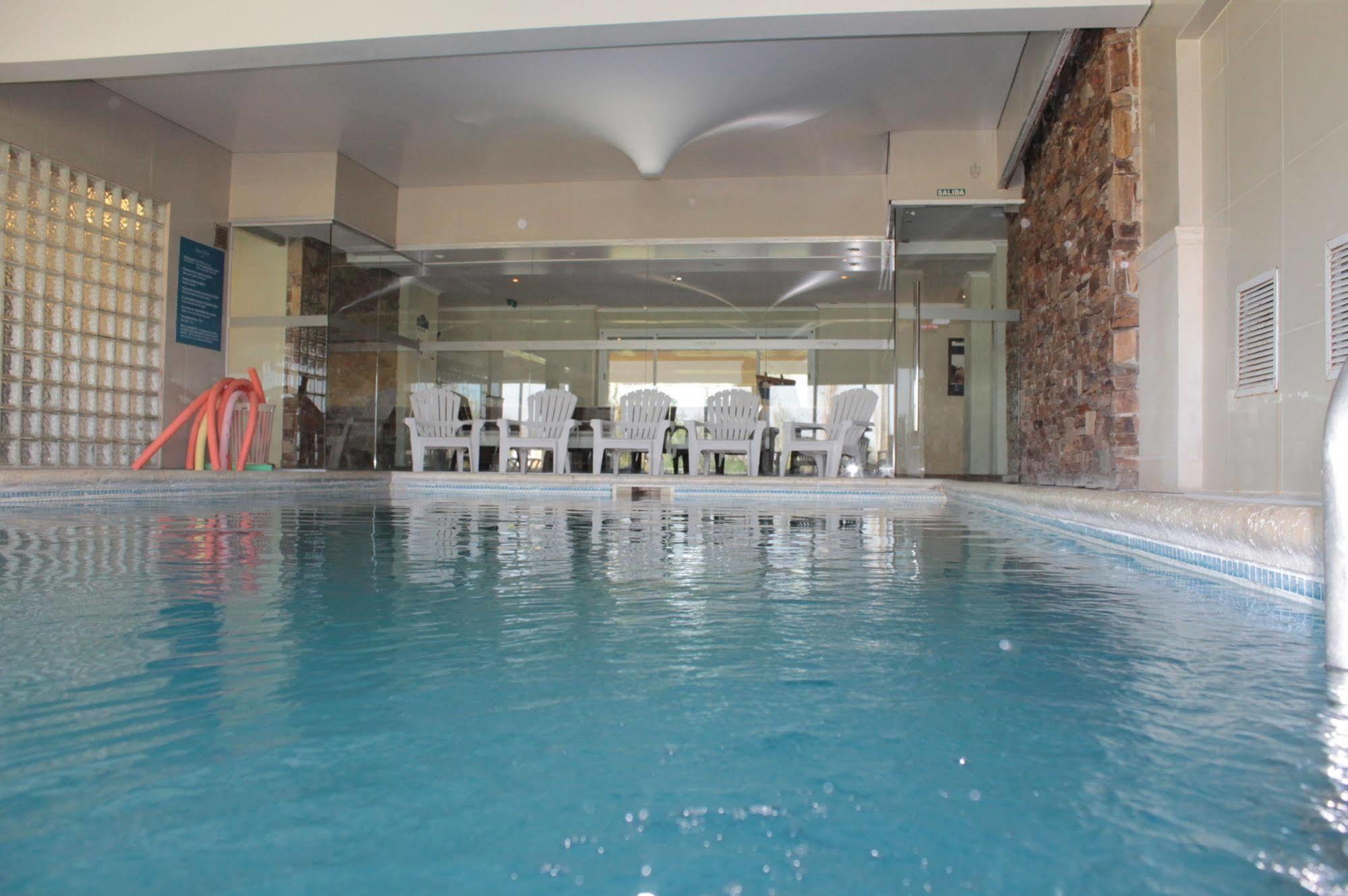 Hotel Wyndham Garden Campana Esterno foto