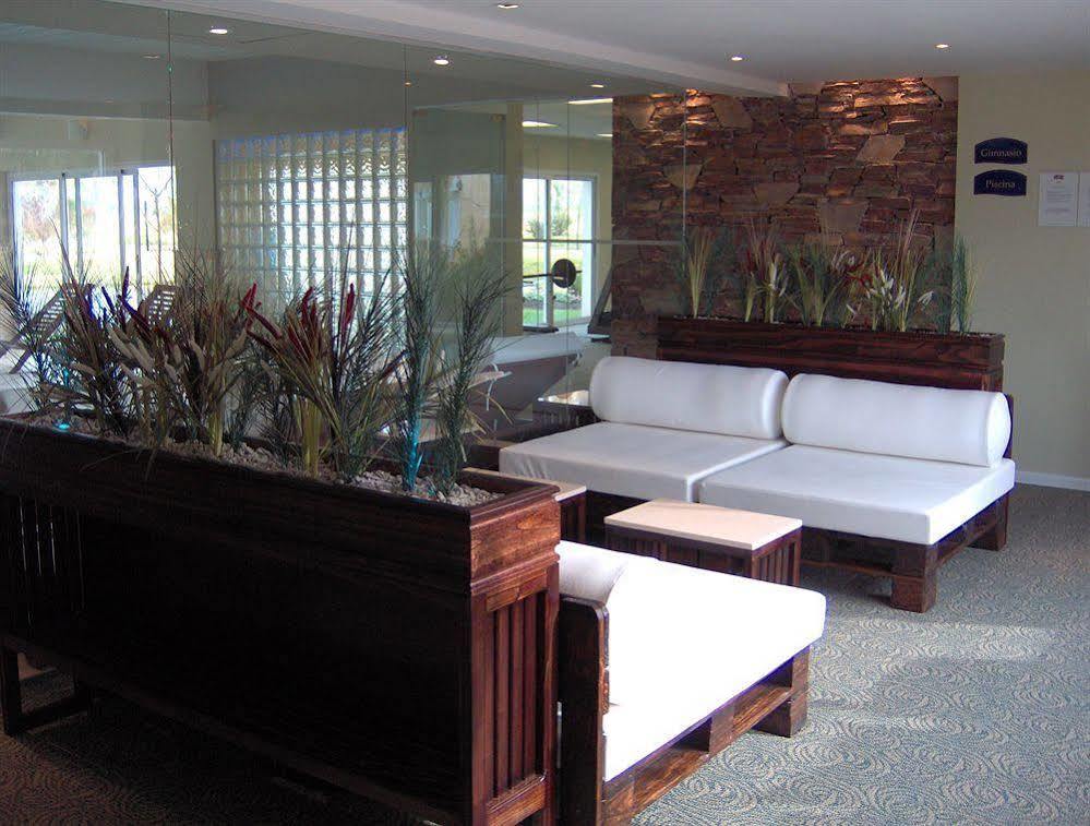 Hotel Wyndham Garden Campana Esterno foto